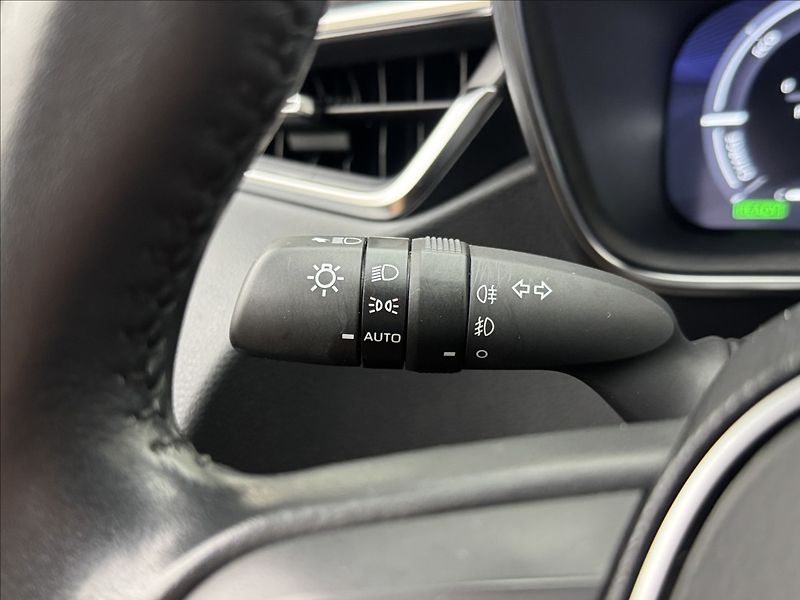 Toyota Corolla 1,8 HYBRID STYLE ACC 1.MAJ ČR - fotka 11 z 42