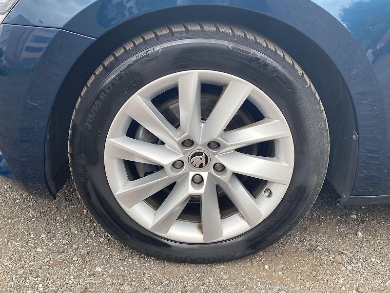 Škoda Superb (2020) 2.0 TDI DSG Style - fotka 28 z 32