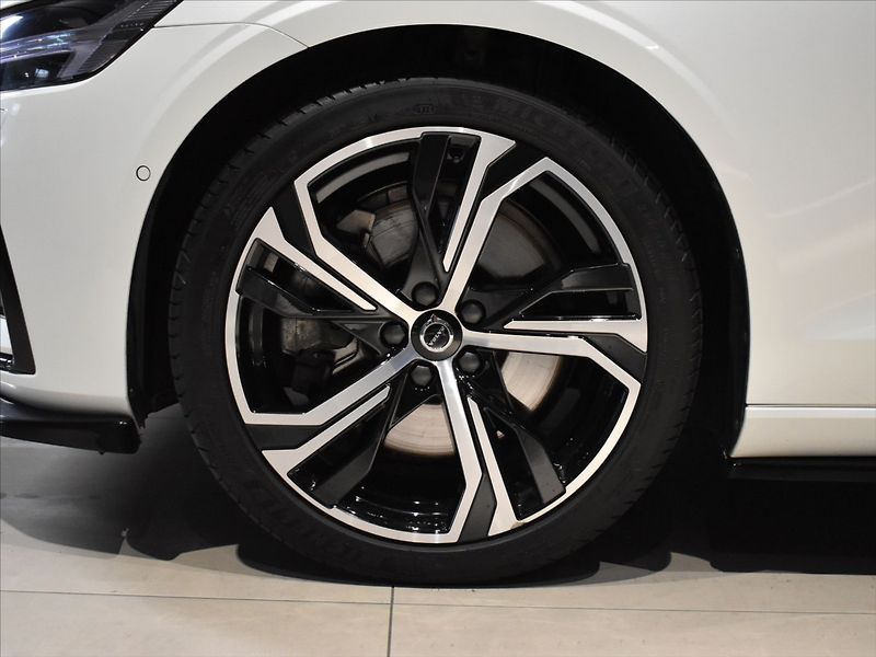Volvo S60 2,0 B5 AWD Ultra Pano,Headup - fotka 7 z 25