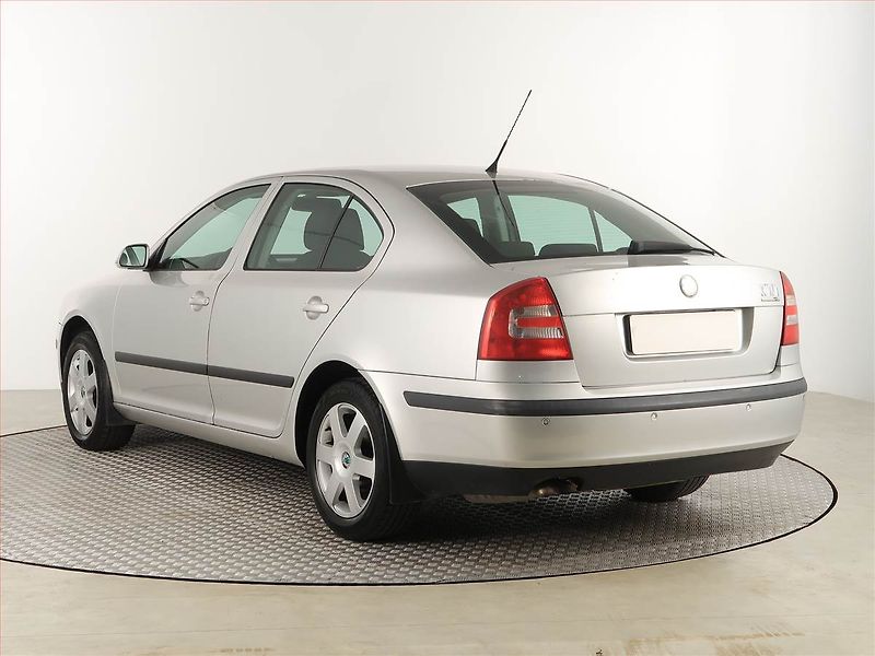 Škoda Octavia (2007) Ambiente 2.0 TDI, nová STK - fotka 4 z 16