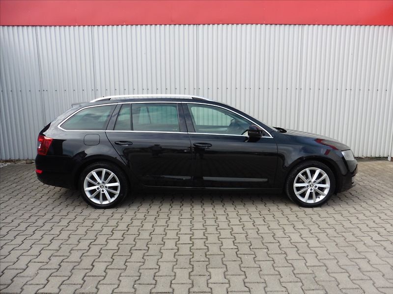 Škoda Octavia 2,0 TDi III Combi Style - fotka 6 z 13