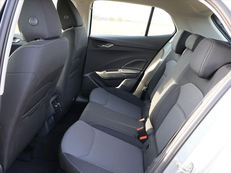 Škoda Fabia 1,0 TSi DSG Edice 130let DPH - fotka 16 z 40