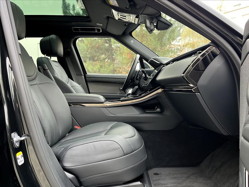 Land Rover Range Rover Sport (2026) 3,0 P460e DYNAMIC SE PHEV - fotka 33 z 36