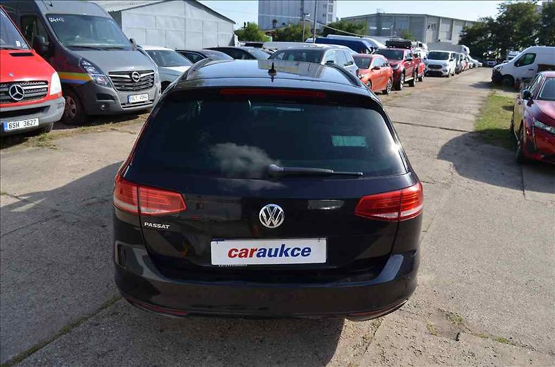 Volkswagen Passat (2016) VARIANT 2,0 TDI - fotka 5 z 23
