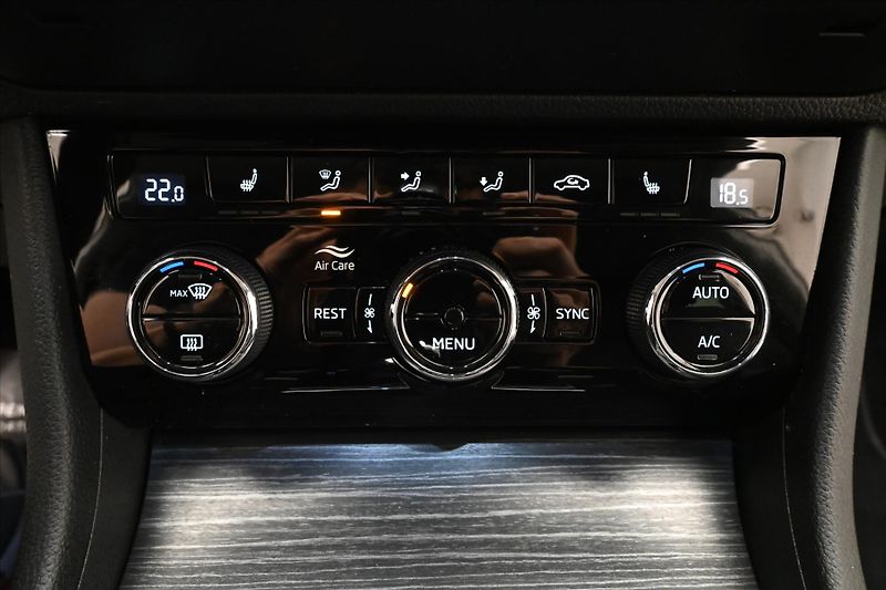Škoda Superb 2,0 TDI 110 kW DSG Style Záruk - fotka 21 z 32