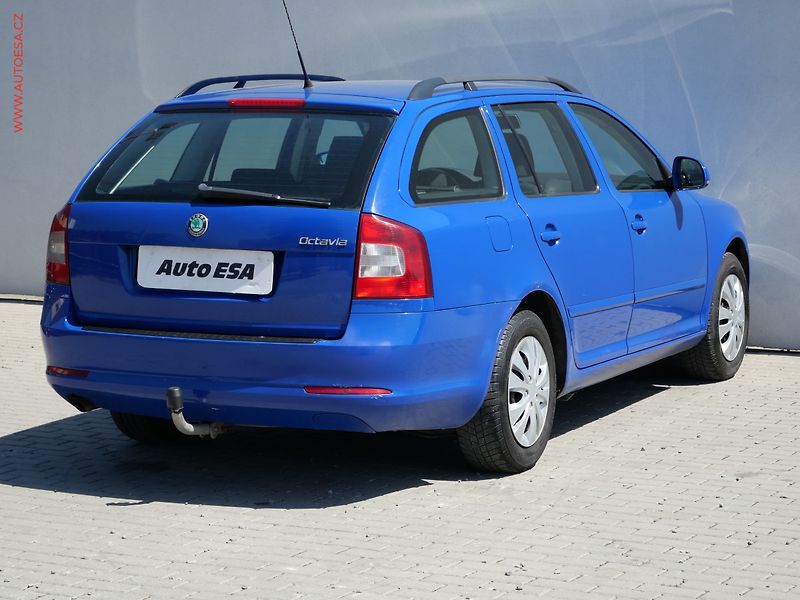 Škoda Octavia (2010) 1.6TDi, ČR, Ambiente, TZ - fotka 4 z 19