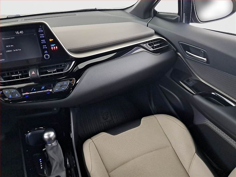 Toyota C-HR (2022) 1.8 Hybrid - fotka 8 z 17
