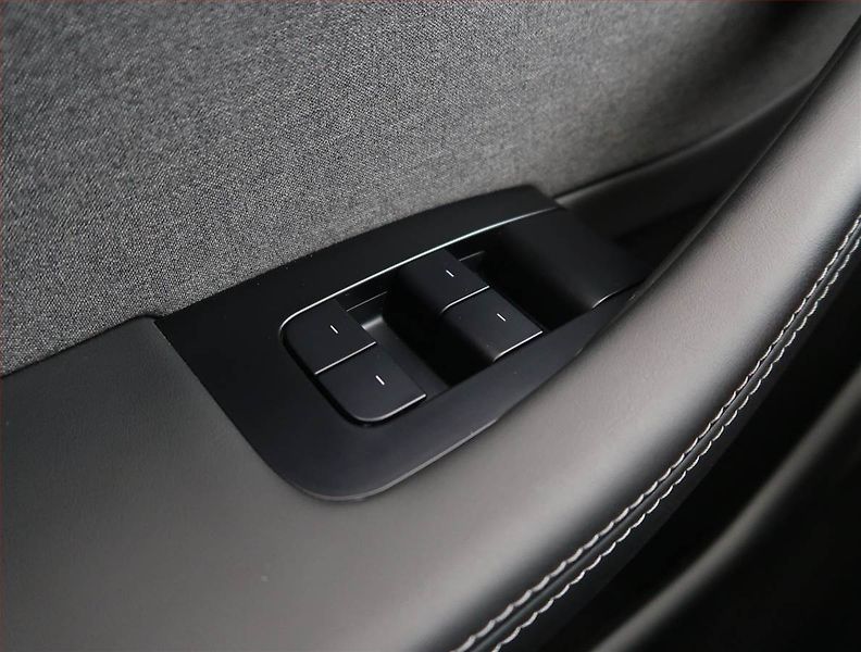 Tesla Model 3 (2023) Standard Range 60kWh, SoH 95% - fotka 20 z 31