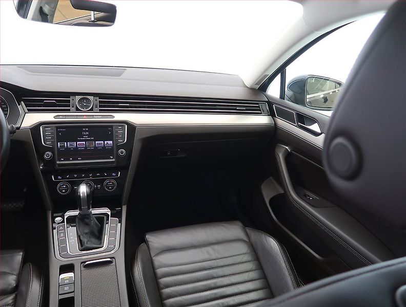 Volkswagen Passat (2016) 2.0 TDI, Automat, Serv.kniha - fotka 8 z 22