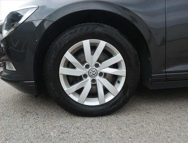 Volkswagen Passat (2017) 2.0 TDI, Automat, Serv.kniha - fotka 15 z 19