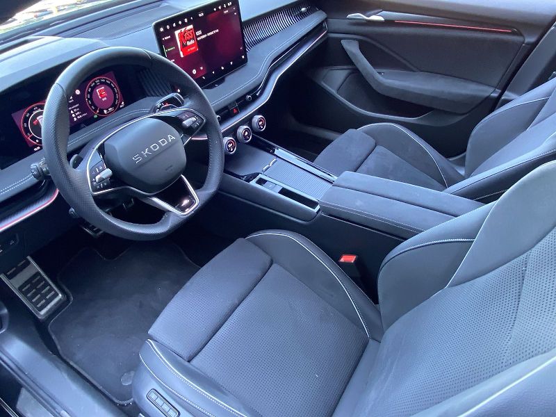 Škoda Superb (2025) Combi 2.0 TDI 4x4 DSG Sportlin - fotka 6 z 41