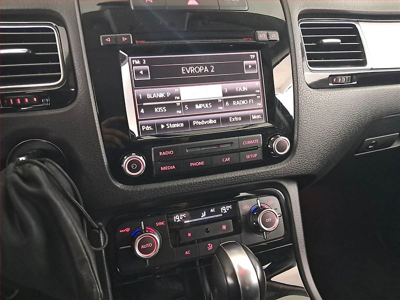 Volkswagen Touareg (2012) 3.0 TDI, 4X4, Automat - fotka 12 z 21