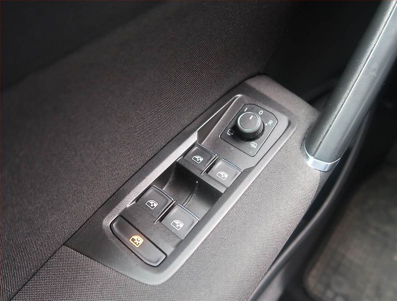 Volkswagen Touran (2017) R-Line 2.0 TDI, Automat - fotka 15 z 16