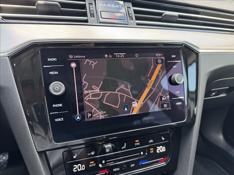 Volkswagen Passat 1,5 TSI 110kW Elegance 7DSG ČR - fotka 22 z 30
