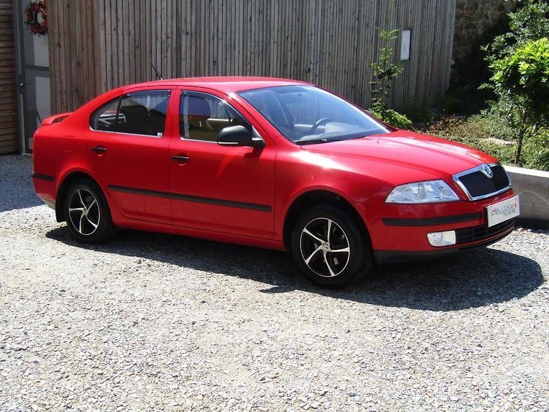 Škoda Octavia (2011) 1.6 MPI 75kW 1.MAJITEL - fotka 1 z 44