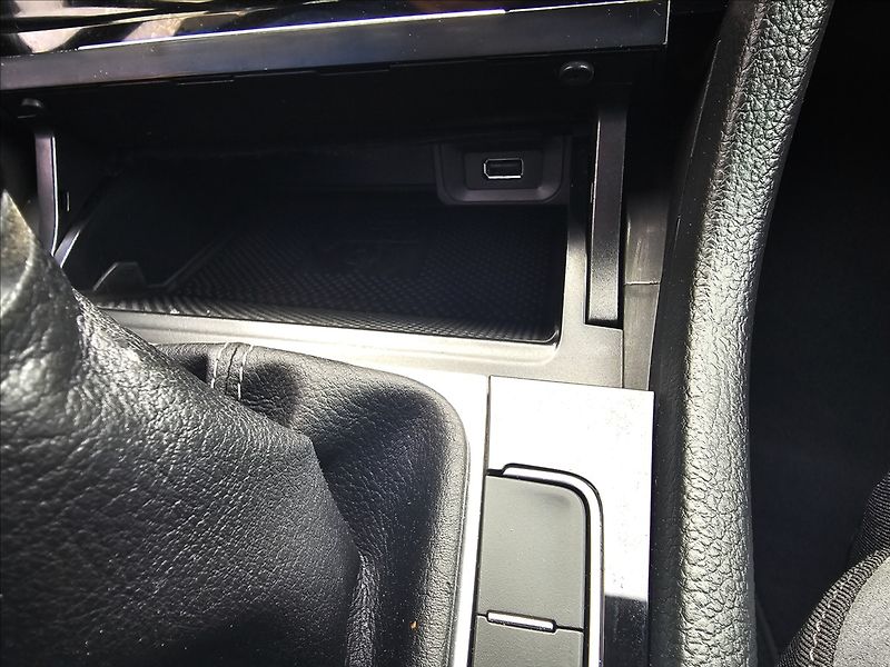 Volkswagen Golf VII 1,4TSi R-Line NAVI ALU - fotka 22 z 43