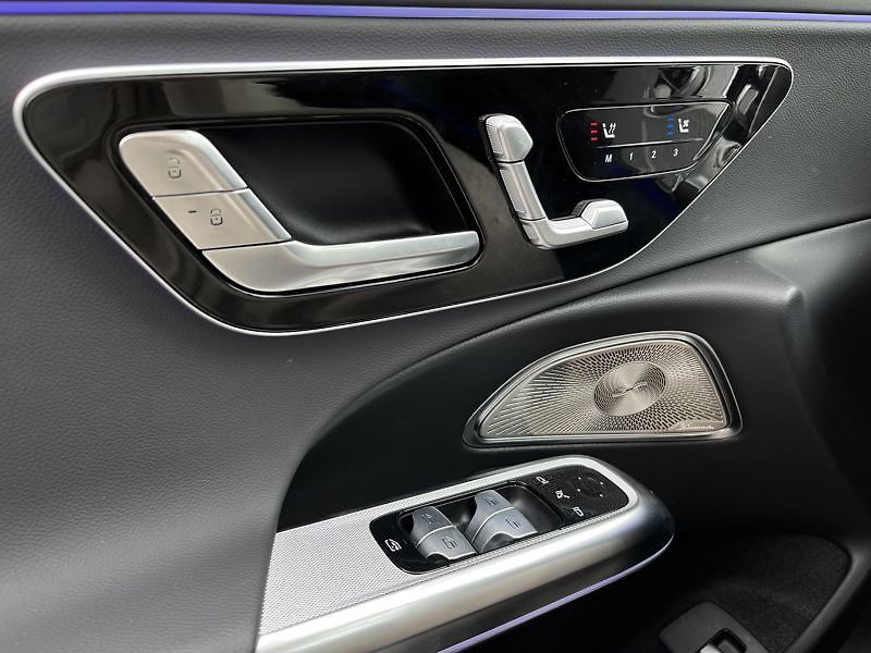 Mercedes-Benz Třídy E Třída E 220 d 4MATIC AMG Line - fotka 13 z 18