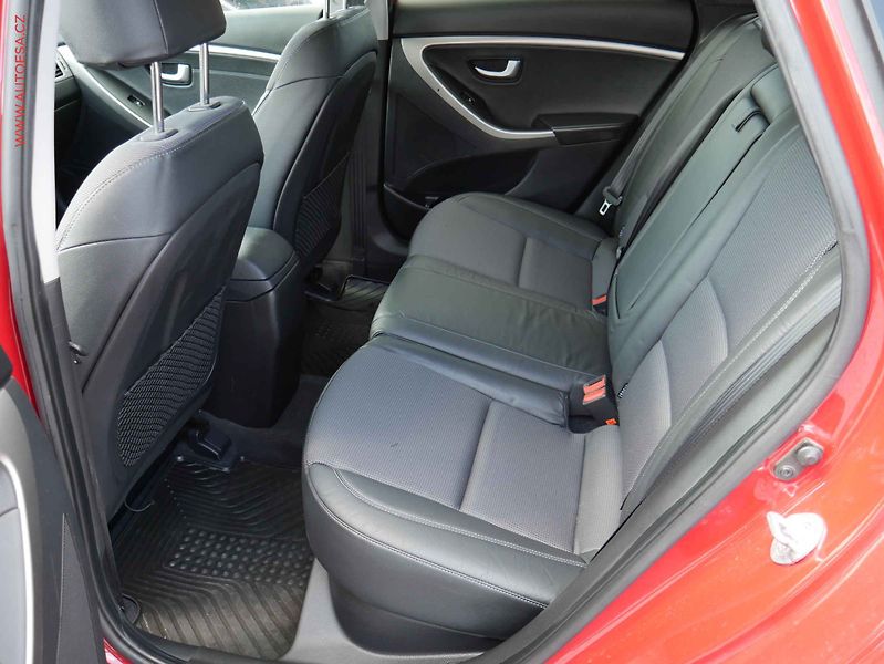 Hyundai i30 (2014) 1.6 CRDI, ČR, AC, výhřev sed. - fotka 10 z 19