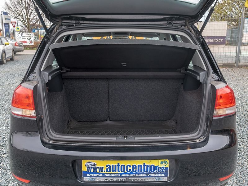 Volkswagen Golf (2012) 1.6TDI 77KW – SERVIS - fotka 35 z 46