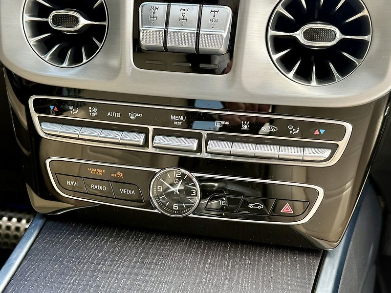 Mercedes-Benz Třídy G (2019) 500 - fotka 22 z 50