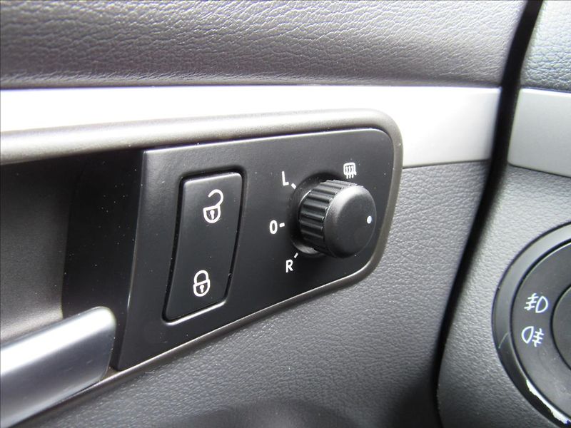 Volkswagen Touran 2,0 TDI 103kW DSG - fotka 22 z 26