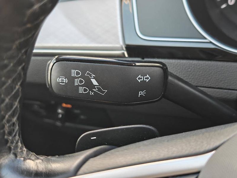 Volkswagen Passat Business  2,0TDi - fotka 14 z 23