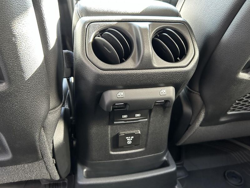 Jeep Wrangler Unlimited Rubicon 392 V8 - fotka 30 z 35
