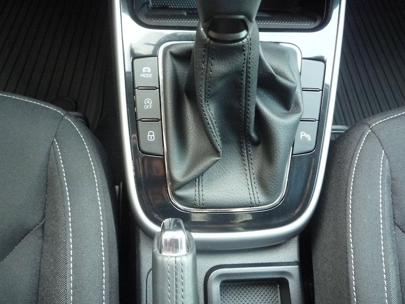 Škoda Fabia (2025) 1,0TSi 70kW Top Selection - fotka 10 z 14