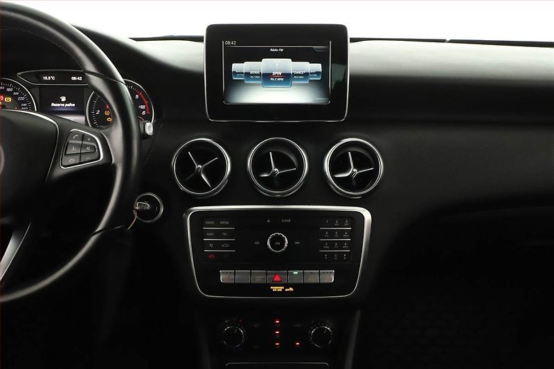 Mercedes-Benz Třídy A (2016) A 180 d, Automat, Kůže, Navi - fotka 9 z 19
