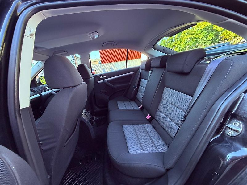 Škoda Octavia 1.6 MPi Ambiente, ČR - fotka 11 z 20