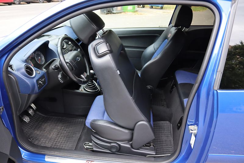Ford Fiesta ST 2.0i 110kW - fotka 34 z 49