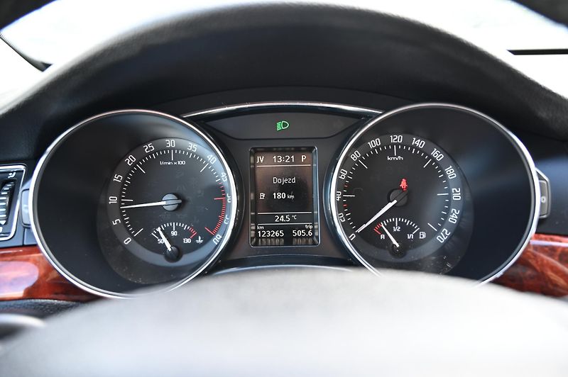 Škoda Superb 2.0TDI 125KW DSG Elegan. 12/09 - fotka 18 z 45