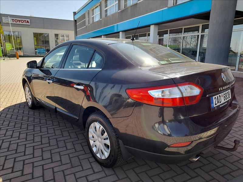Renault Fluence 1,6 i 16V Privilege STÁLE U NÁ - fotka 6 z 16