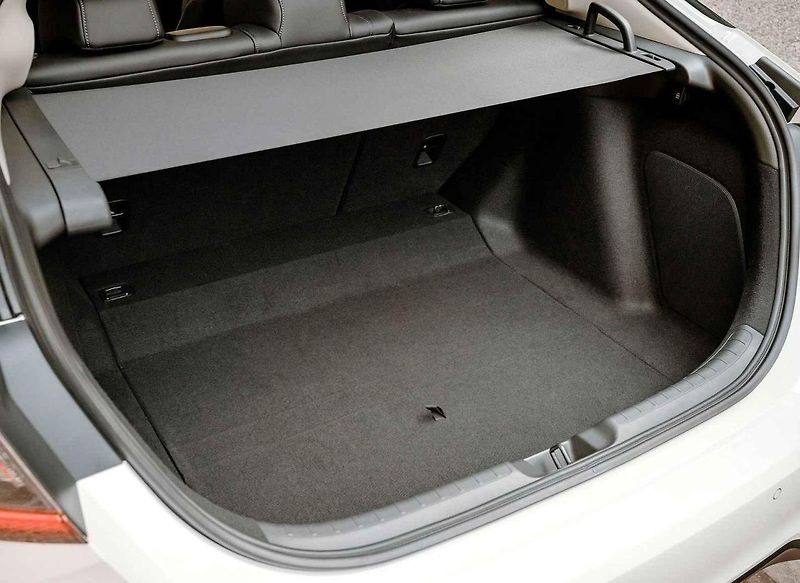 Auto jsme zkoušeli ve Španělsku na kvalitním asfaltu