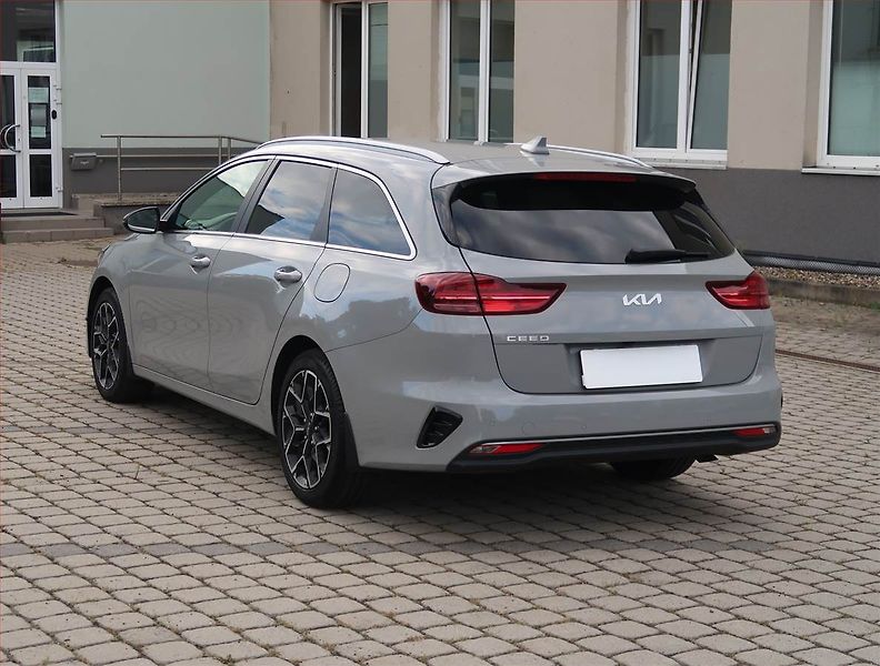 Kia Ceed (2024) 1.5 T-GDI - fotka 4 z 16