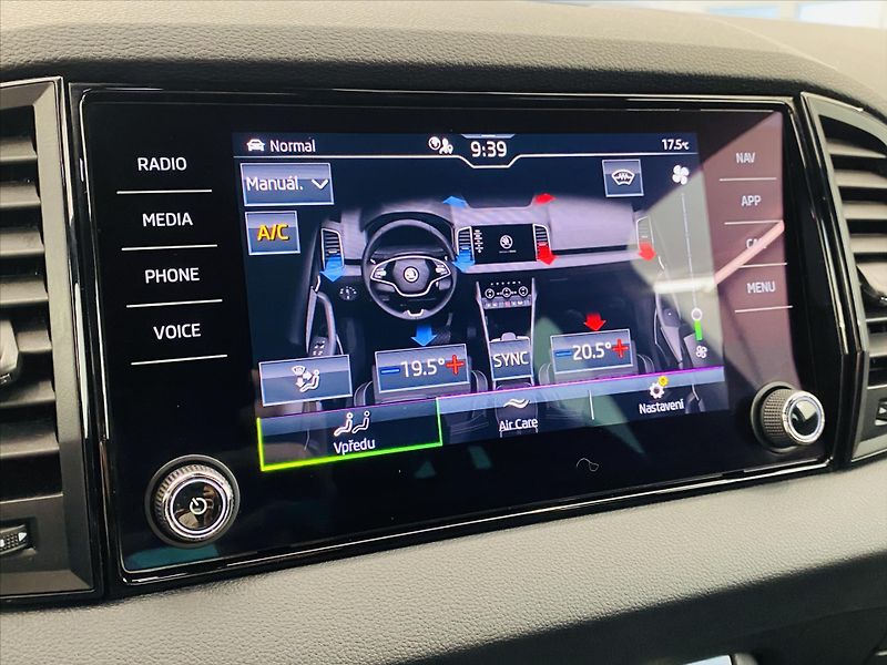 Škoda Karoq 2,0 TDI 110kW DSG 4x4 Sportlin - fotka 16 z 27