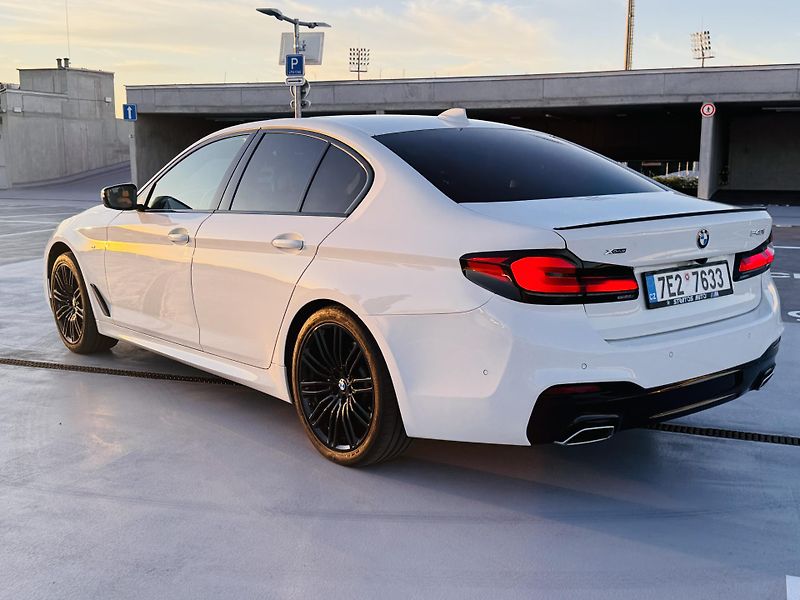 BMW Řada 5 (2018) - fotka 12 z 41