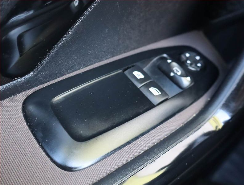 Peugeot 2008 (2014) 1.6 VTi, Tempomat - fotka 15 z 16