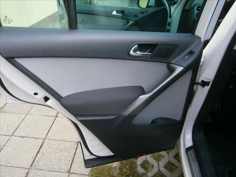 Volkswagen Tiguan 2,0 TDI 4 MOTION 125 KW - fotka 12 z 19