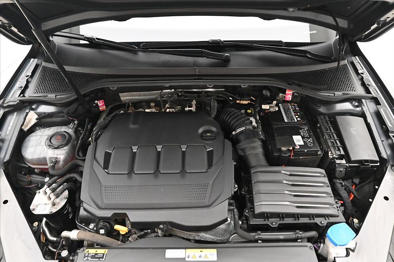 Volkswagen Passat 2,0 TDI 110 kW DSG Business Zá - fotka 9 z 33