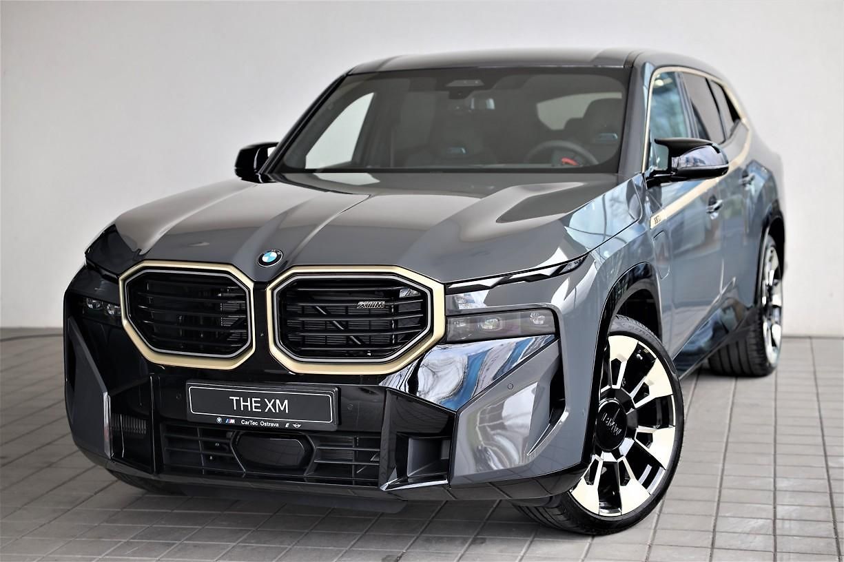BMW XM B&W Diamond, Akrapovich
