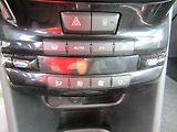 Peugeot 2008 (2017) 1.2 i, 1.maj,ČR, AC, výhřev - náhled 13