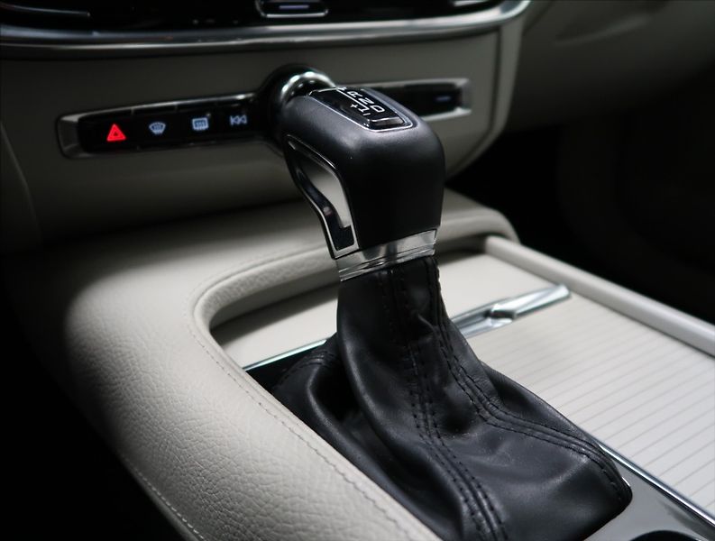 Volvo S90 2,0 D5 AWD INSCRIPTION - fotka 35 z 54