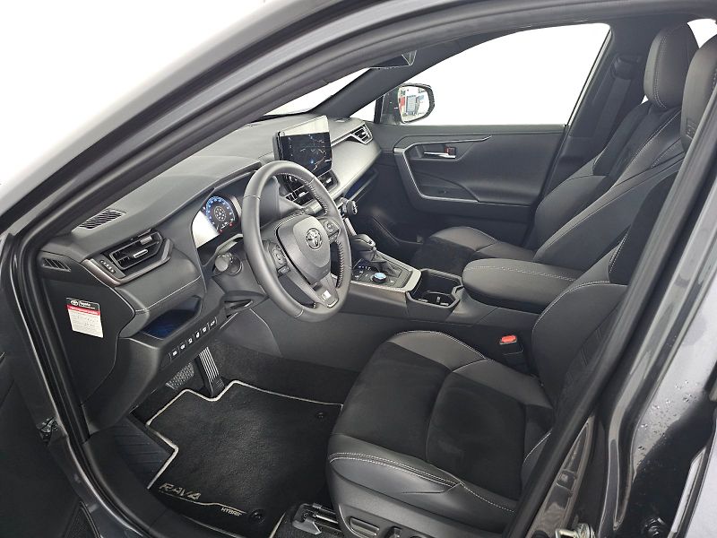 Toyota RAV4 (2025) 2.5HEV 222k 4x4 GR SPORT - fotka 19 z 31