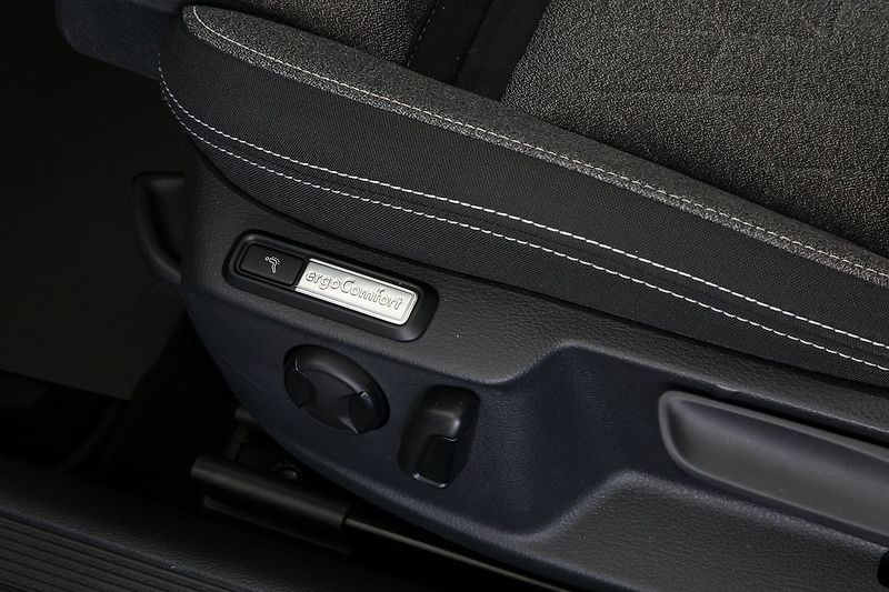 Volkswagen Passat 2.0TDI 110kW Manuál HUD Panora - fotka 18 z 34
