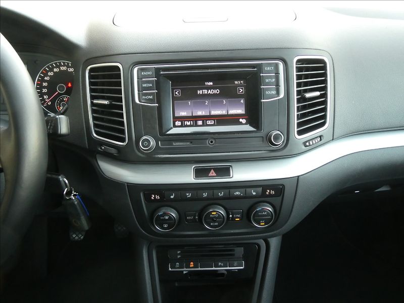 Volkswagen Sharan 2,0 TDi 110kW 7.míst, serviska - fotka 29 z 44