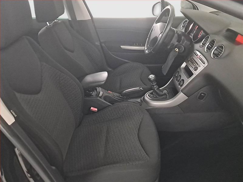 Peugeot 308 (2010) 1.6 HDi, 7 míst, nová STK - fotka 9 z 16