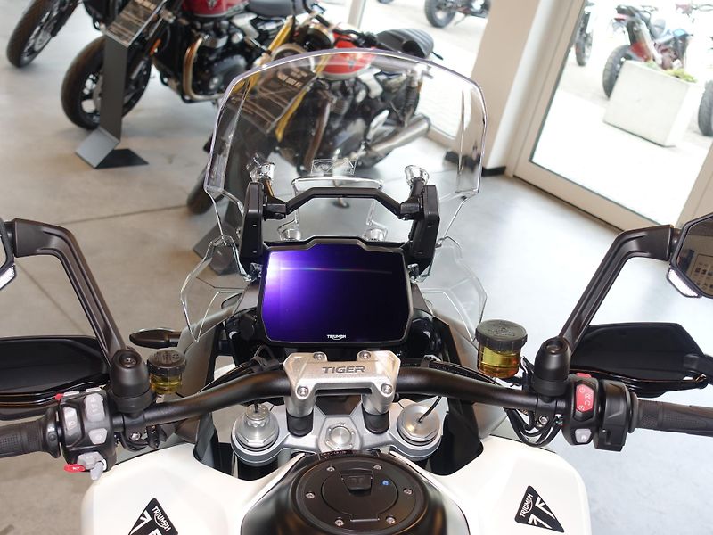 Triumph Tiger 1200 GT (2026) Alpine Edition - fotka 7 z 9