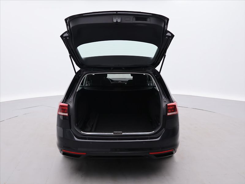 Volkswagen Passat 2,0 110kW BMT DSG Business Var - fotka 9 z 37