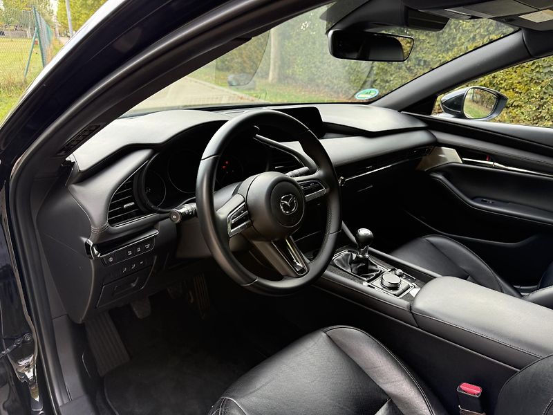 Mazda 3 2.0 Skyactiv-X Mild-Hybrid - fotka 26 z 35